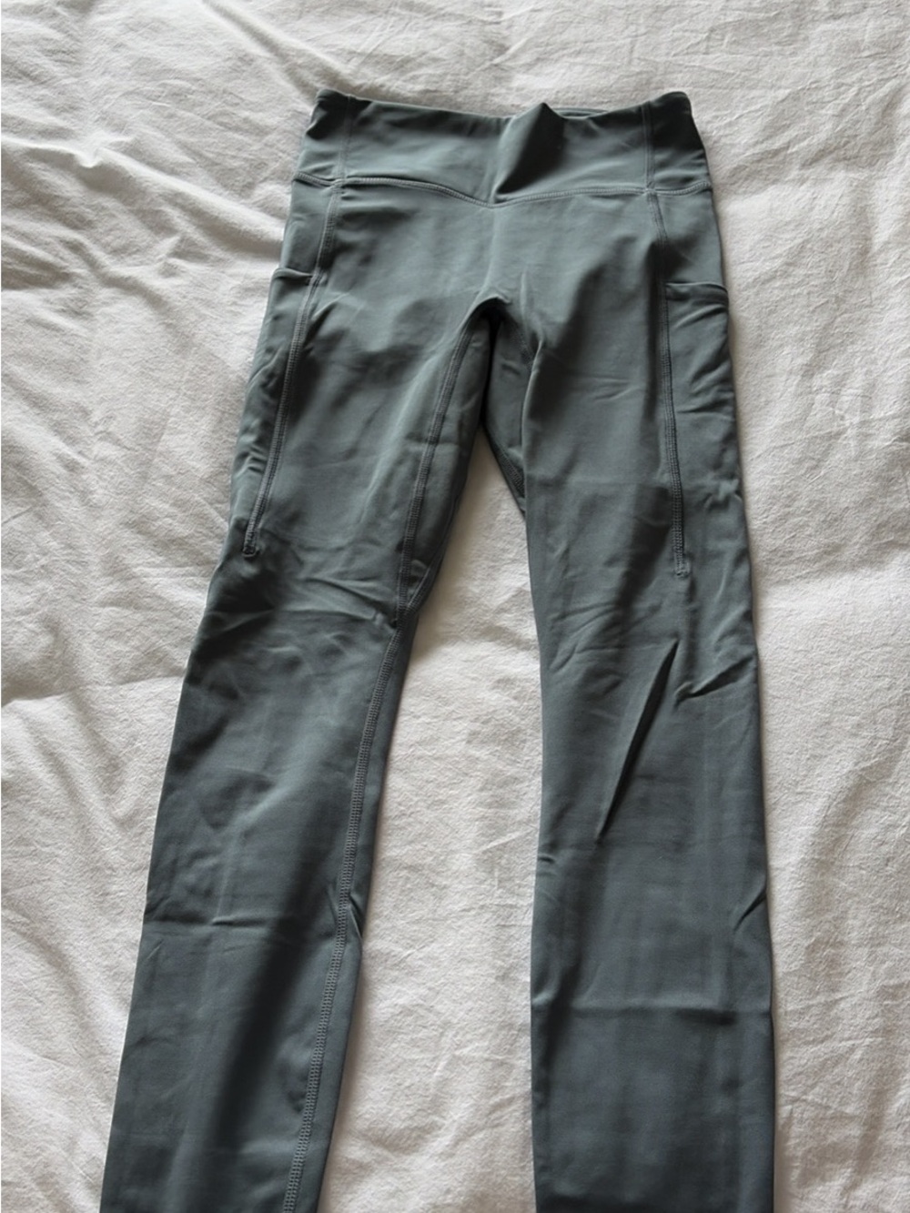 High-Waist Athletic Leggings in grey